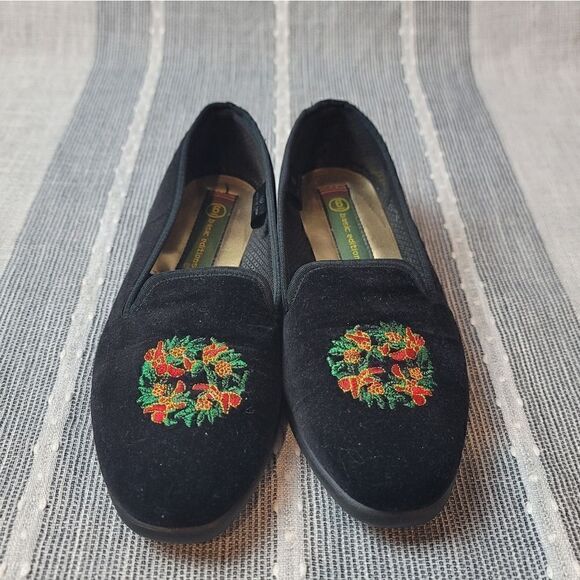 BASIC EDITIONS Christmas Wreath Loafers - Picture 4 of 11
